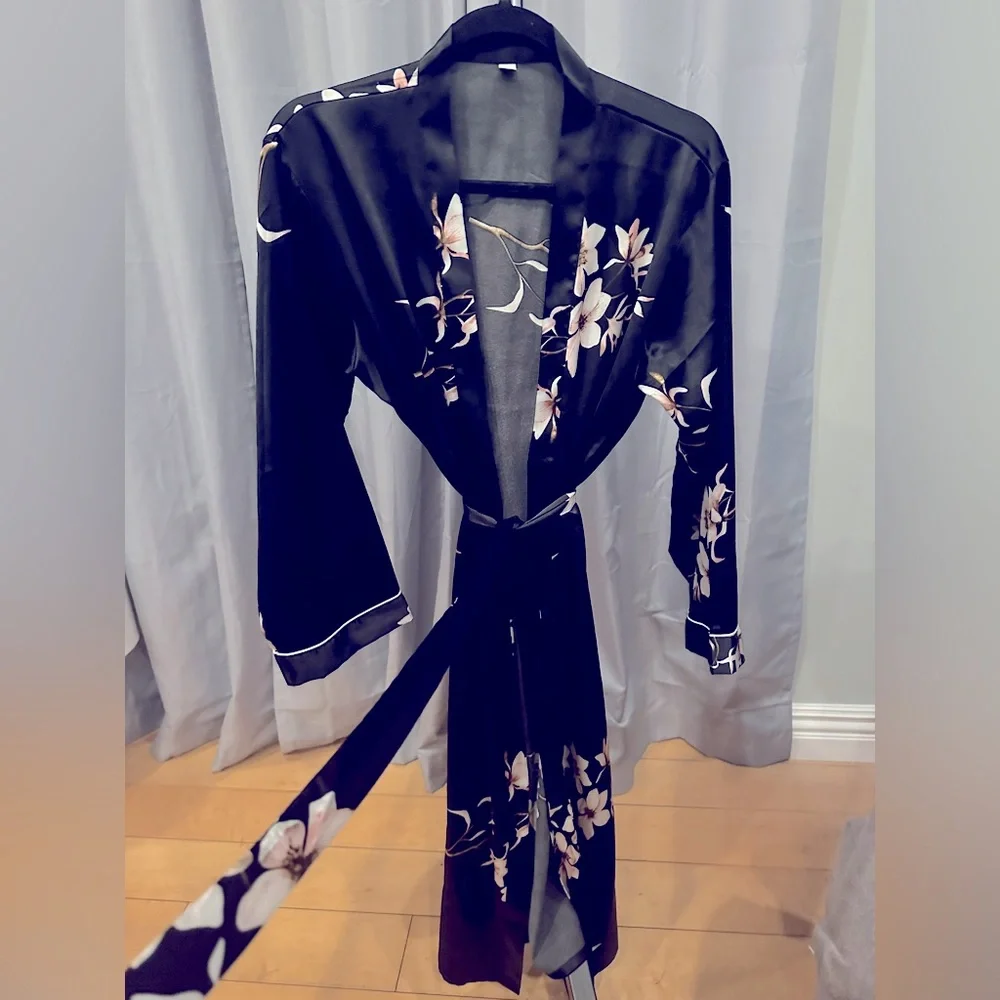 Floral Robe - Picture 3 of 4